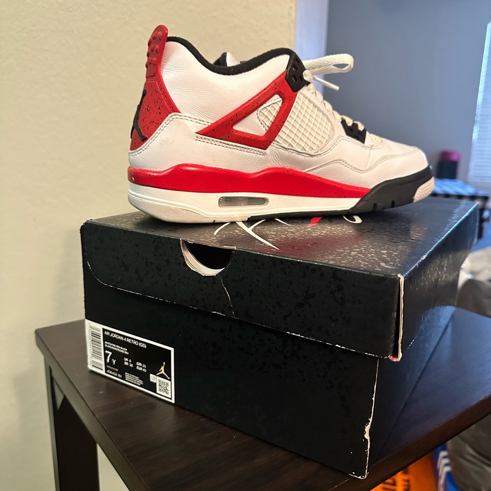 Jordan 4s size 7